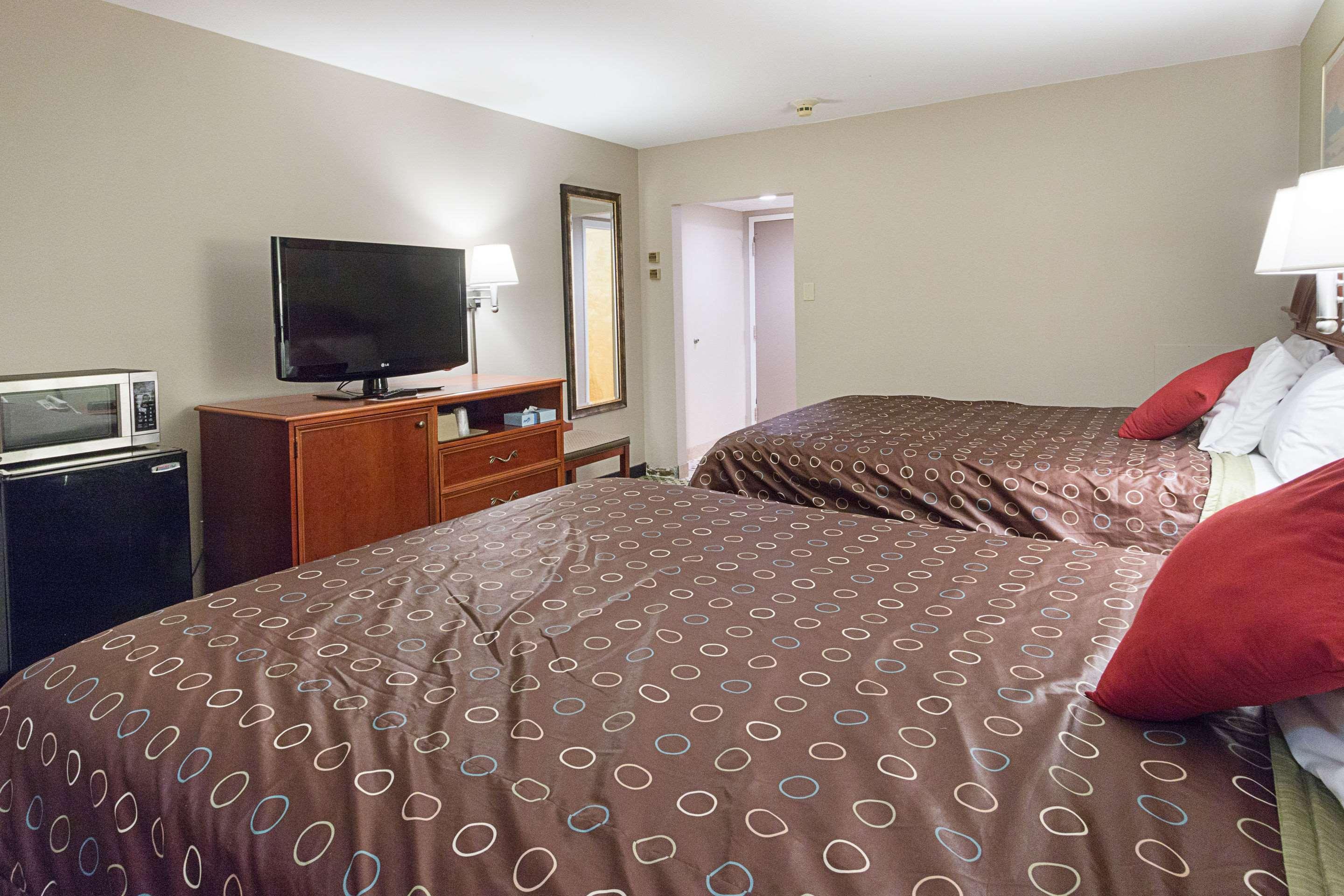 Rodeway Inn Milford - I-84 Exterior photo