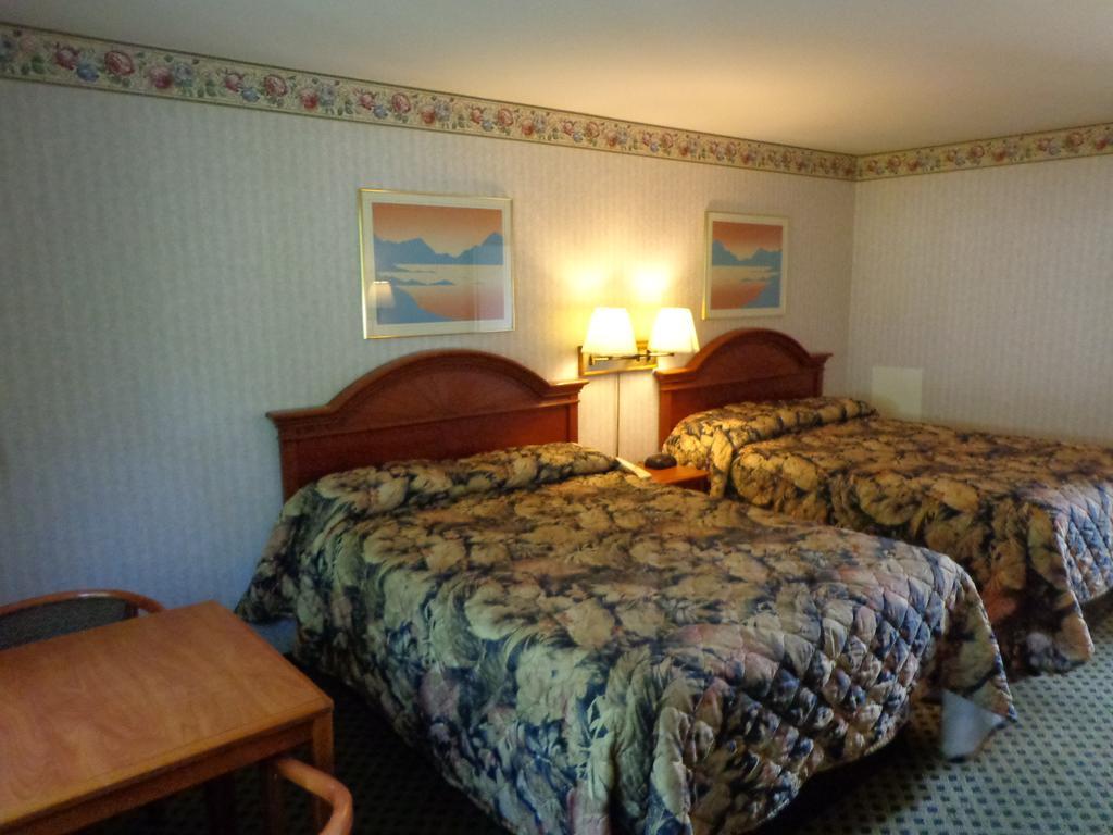 Rodeway Inn Milford - I-84 Exterior photo