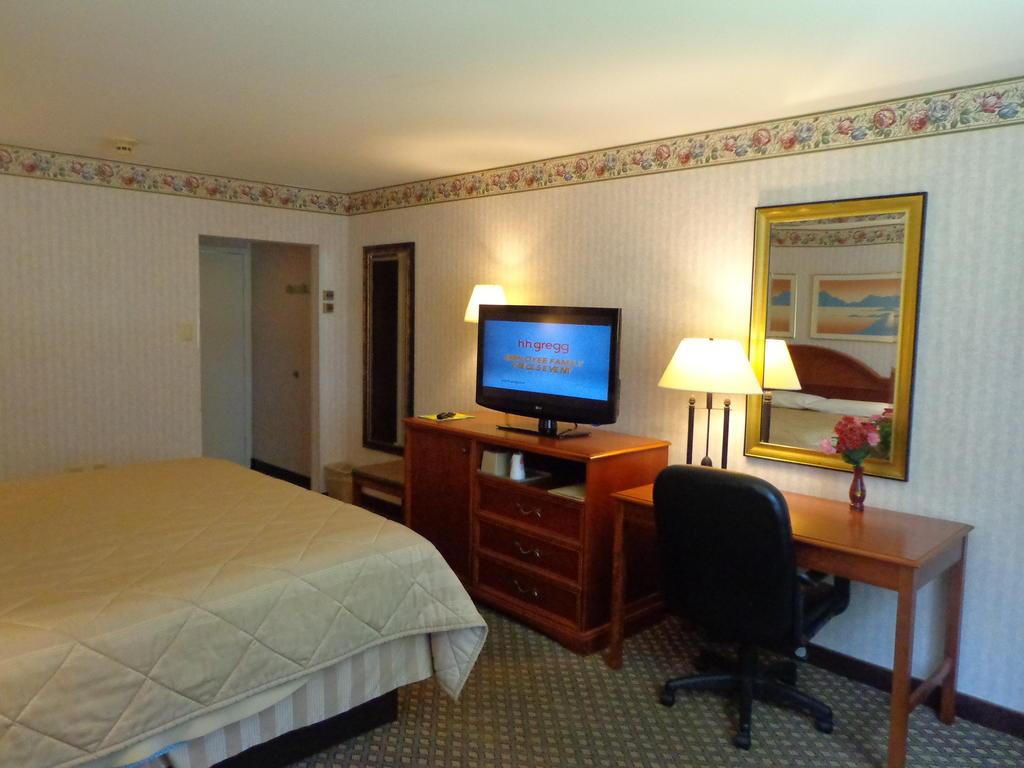 Rodeway Inn Milford - I-84 Exterior photo