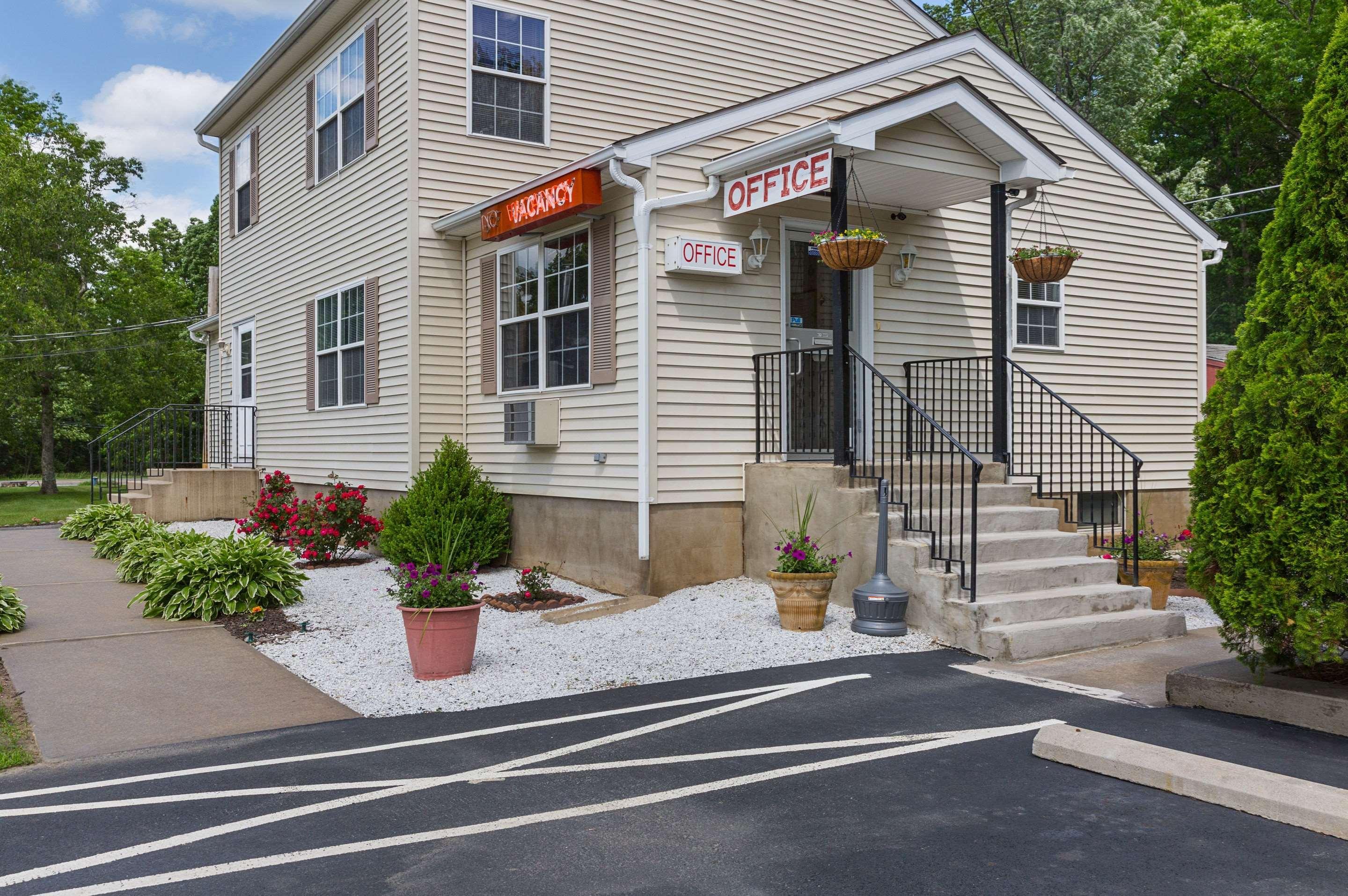 Rodeway Inn Milford - I-84 Exterior photo